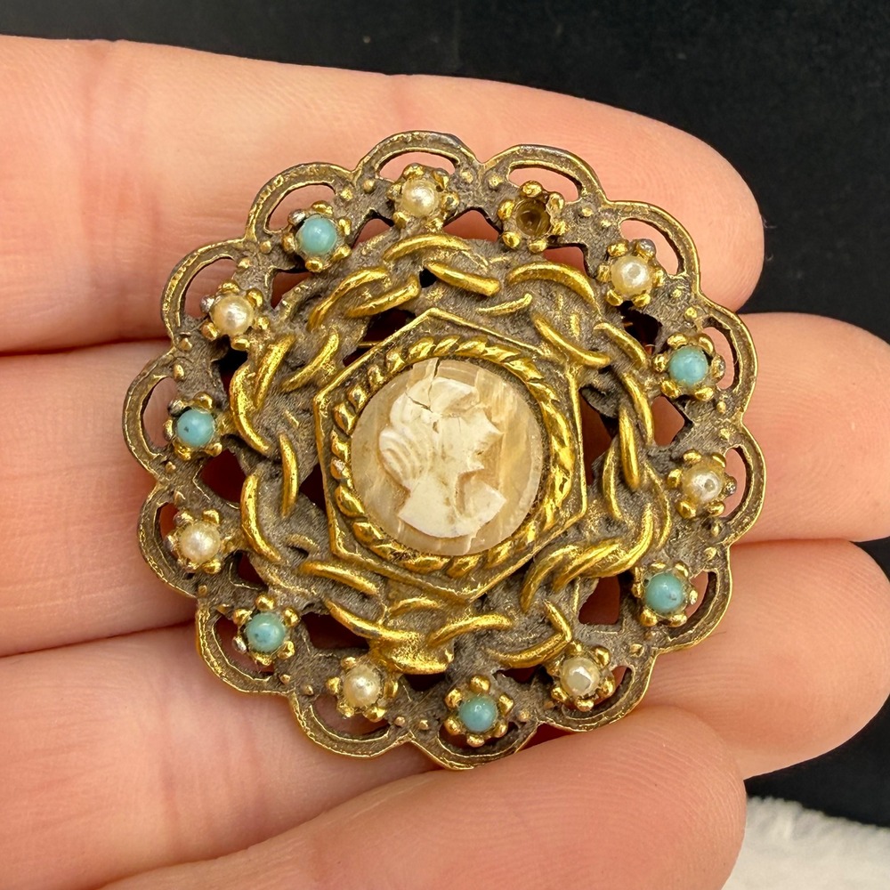 Vintage Goldette Brooch Pin Gold Tone Faux Cameo
